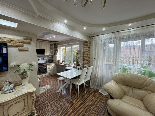 Продам трехкомнатную (3-комн.) квартиру, Советской Армии ул, 138, Армавир г