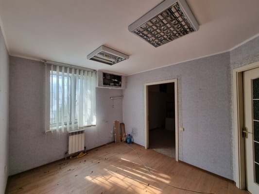 Продам трехкомнатную (3-комн.) квартиру, 60 лет СССР ул, 10, Алушта г