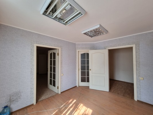 Продам трехкомнатную (3-комн.) квартиру, 60 лет СССР ул, 10, Алушта г