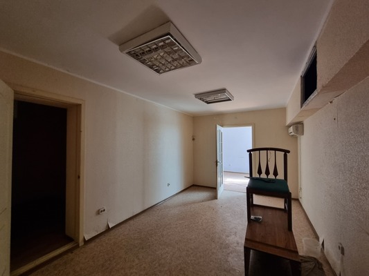 Продам трехкомнатную (3-комн.) квартиру, 60 лет СССР ул, 10, Алушта г