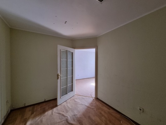 Продам трехкомнатную (3-комн.) квартиру, 60 лет СССР ул, 10, Алушта г