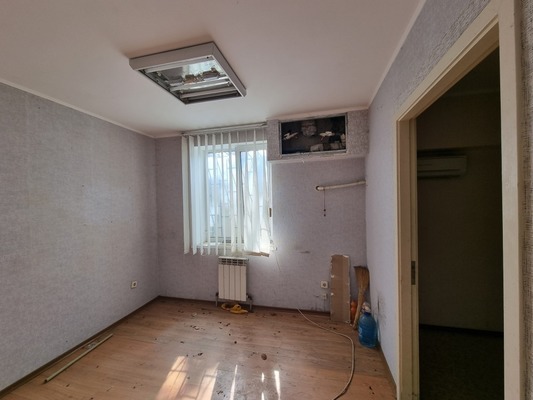 Продам трехкомнатную (3-комн.) квартиру, 60 лет СССР ул, 10, Алушта г