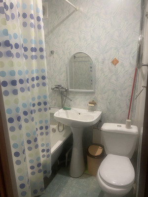 Сдам двухкомнатную (2-комн.) квартиру, Большая ул, 165, Ишим г