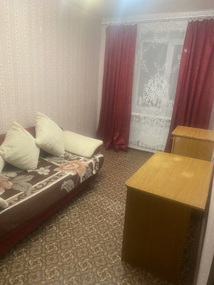 Сдам двухкомнатную (2-комн.) квартиру, Большая ул, 165, Ишим г