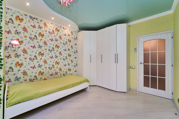 Продам трехкомнатную (3-комн.) квартиру, Российская ул, 72/1к2, Краснодар г