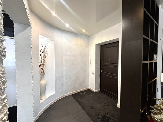 Продам трехкомнатную (3-комн.) квартиру, Авиаторов ул, 40, Красноярск г