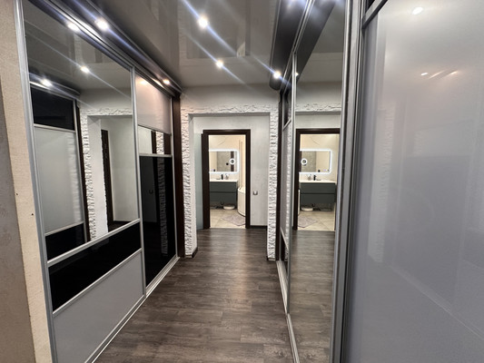 Продам трехкомнатную (3-комн.) квартиру, Авиаторов ул, 40, Красноярск г