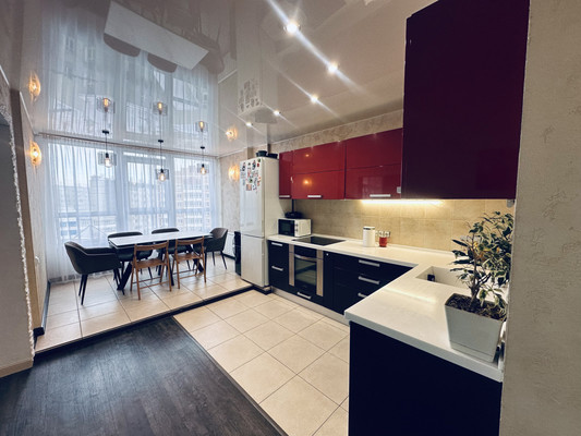 Продам трехкомнатную (3-комн.) квартиру, Авиаторов ул, 40, Красноярск г