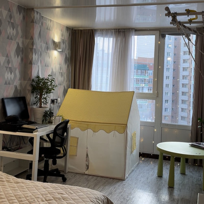 Продам трехкомнатную (3-комн.) квартиру, Авиаторов ул, 40, Красноярск г