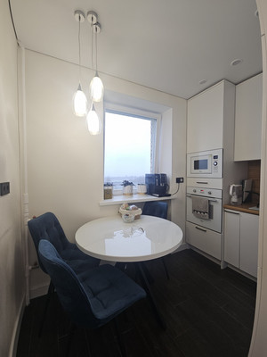 Продам трехкомнатную (3-комн.) квартиру, Стрельнинское ш, 6к3, Красное Село г