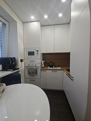 Продам трехкомнатную (3-комн.) квартиру, Стрельнинское ш, 6к3, Красное Село г