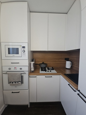 Продам трехкомнатную (3-комн.) квартиру, Стрельнинское ш, 6к3, Красное Село г