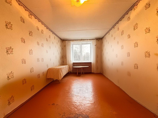 Продам многокомнатную квартиру, Строителей ул, 15, Белые Берега рп