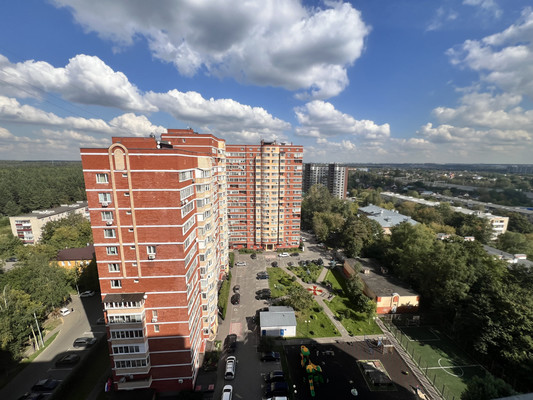 Продам трехкомнатную (3-комн.) квартиру, Дзержинского ул, 6, Кокошкино дп