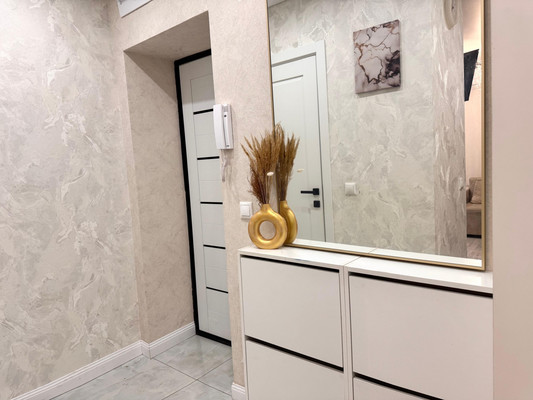 Продам двухкомнатную (2-комн.) квартиру, Юбилейная ул, 11, Казань г