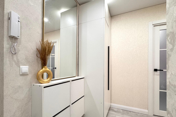 Продам двухкомнатную (2-комн.) квартиру, Юбилейная ул, 11, Казань г