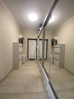 Продам двухкомнатную (2-комн.) квартиру, В.Денисова ул, 18, Калининград г