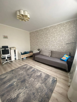 Продам двухкомнатную (2-комн.) квартиру, В.Денисова ул, 18, Калининград г