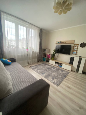 Продам двухкомнатную (2-комн.) квартиру, В.Денисова ул, 18, Калининград г