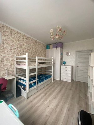 Продам двухкомнатную (2-комн.) квартиру, В.Денисова ул, 18, Калининград г