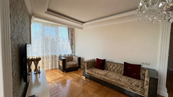 Продам двухкомнатную (2-комн.) квартиру, Юных Ленинцев (Центральный р-н) ул, 10, Сочи г