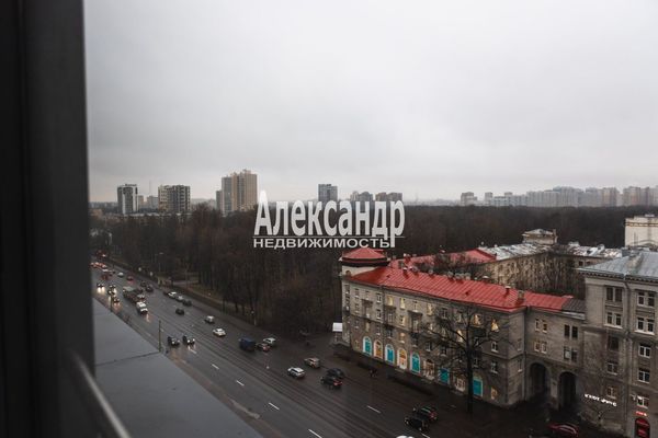 Продам трехкомнатную (3-комн.) квартиру, Энгельса пр-кт, 31, Санкт-Петербург г