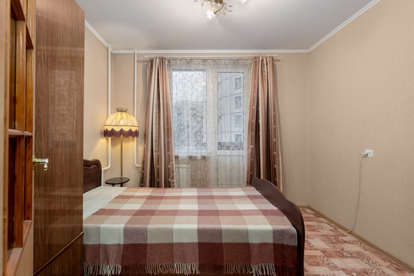 Продам трехкомнатную (3-комн.) квартиру, Тельмана ул, 44р, Санкт-Петербург г