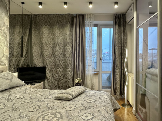 Продам трехкомнатную (3-комн.) квартиру, Расковой ул, 14, Москва г