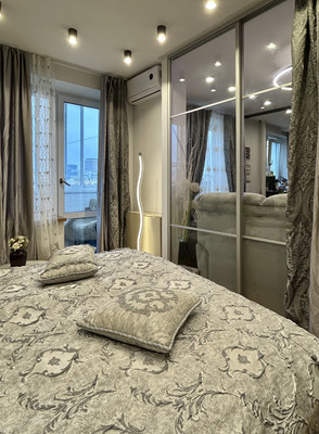 Продам трехкомнатную (3-комн.) квартиру, Расковой ул, 14, Москва г