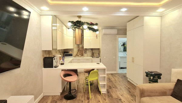 Продам многокомнатную квартиру, 60-летия Октября пр-кт, 17, Москва г