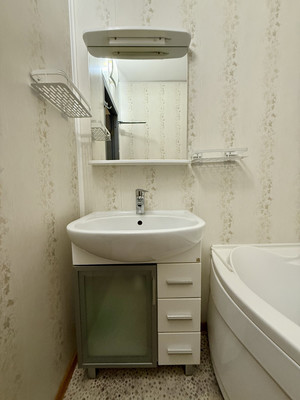 Сдам трехкомнатную (3-комн.) квартиру, Заречная ул, 37А, Парголово п