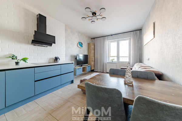 Продам двухкомнатную (2-комн.) квартиру, Петровский б-р, 25, Бугры п