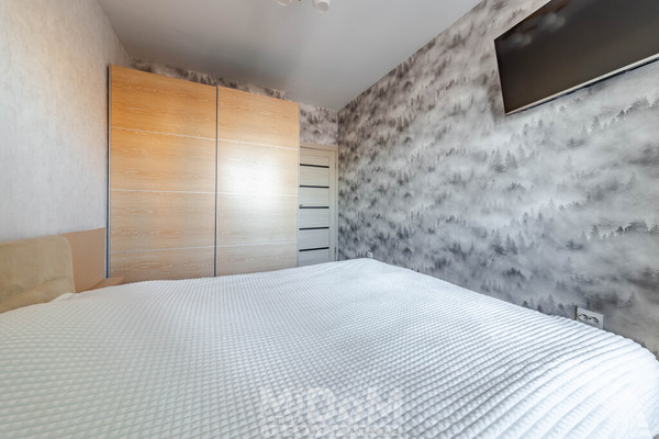 Продам двухкомнатную (2-комн.) квартиру, Петровский б-р, 25, Бугры п