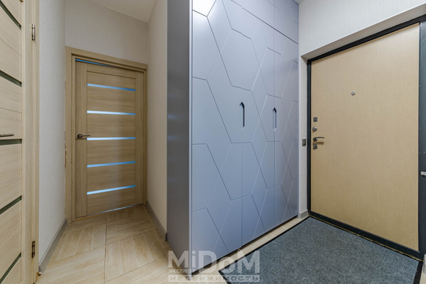 Продам двухкомнатную (2-комн.) квартиру, Петровский б-р, 25, Бугры п