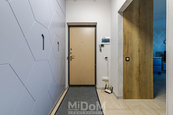 Продам двухкомнатную (2-комн.) квартиру, Петровский б-р, 25, Бугры п