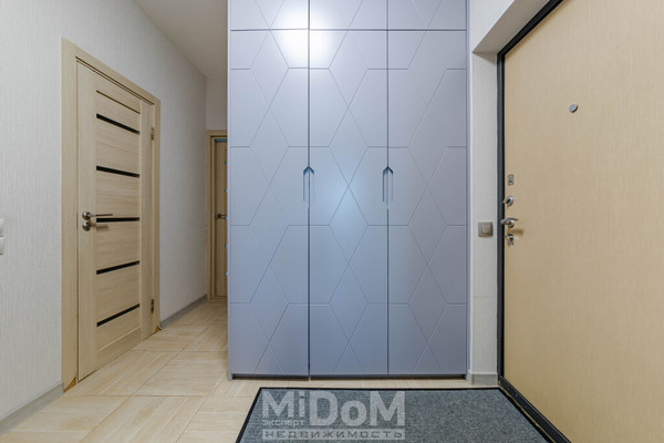 Продам двухкомнатную (2-комн.) квартиру, Петровский б-р, 25, Бугры п