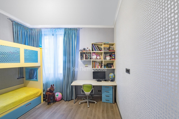 Продам трехкомнатную (3-комн.) квартиру, Заречная (Новогорск мкр.) ул, 2к2, Химки г