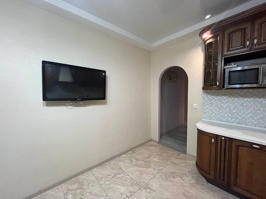 Сдам трехкомнатную (3-комн.) квартиру, Латышских Стрелков ул, 15к3, Санкт-Петербург г