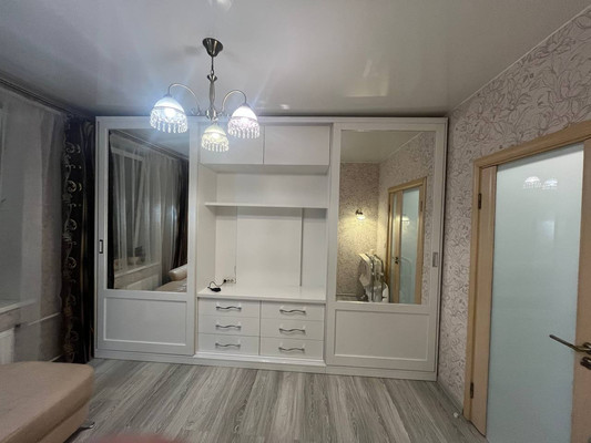 Сдам трехкомнатную (3-комн.) квартиру, Латышских Стрелков ул, 15к3, Санкт-Петербург г