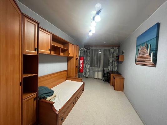 Сдам трехкомнатную (3-комн.) квартиру, Латышских Стрелков ул, 15к3, Санкт-Петербург г