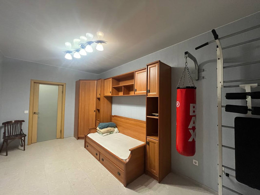 Сдам трехкомнатную (3-комн.) квартиру, Латышских Стрелков ул, 15к3, Санкт-Петербург г