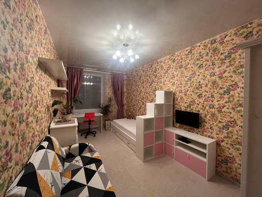 Сдам трехкомнатную (3-комн.) квартиру, Латышских Стрелков ул, 15к3, Санкт-Петербург г