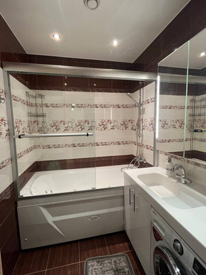 Сдам трехкомнатную (3-комн.) квартиру, Латышских Стрелков ул, 15к3, Санкт-Петербург г