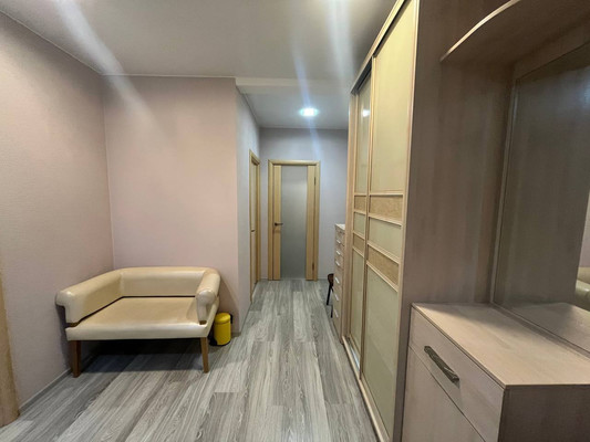 Сдам трехкомнатную (3-комн.) квартиру, Латышских Стрелков ул, 15к3, Санкт-Петербург г