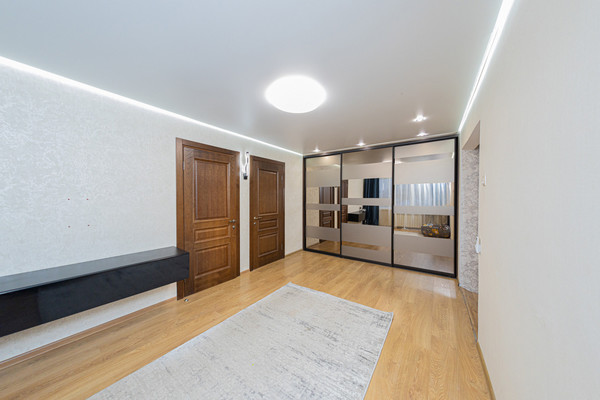 Продам многокомнатную квартиру, Надежды Сусловой ул, 2к3, Нижний Новгород г