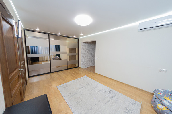 Продам многокомнатную квартиру, Надежды Сусловой ул, 2к3, Нижний Новгород г