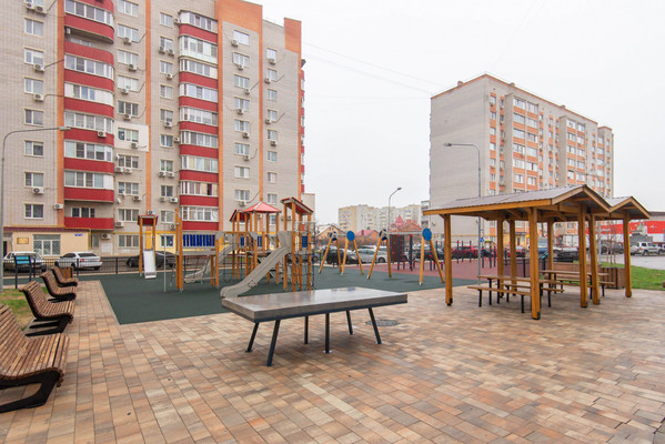 Продам трехкомнатную (3-комн.) квартиру, Менделеева ул, 53, Аксай г