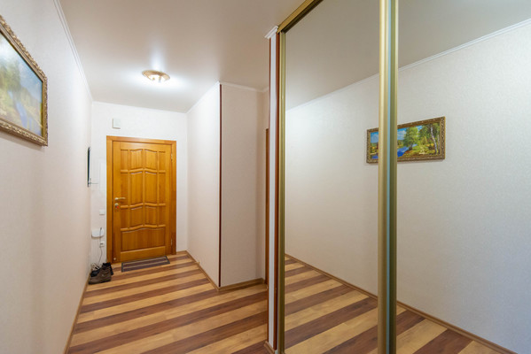 Продам трехкомнатную (3-комн.) квартиру, Менделеева ул, 53, Аксай г