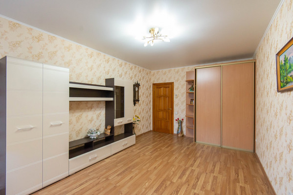 Продам трехкомнатную (3-комн.) квартиру, Менделеева ул, 53, Аксай г