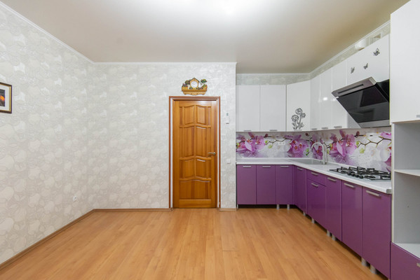 Продам трехкомнатную (3-комн.) квартиру, Менделеева ул, 53, Аксай г